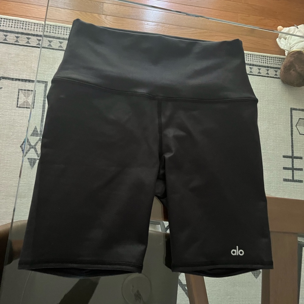 Alo yoga size small biker shorts
